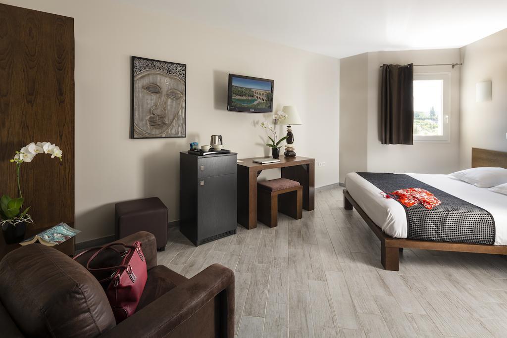 Le Ya'Tis Hotel Сен-Лоран-дез-Арбр Екстериор снимка
