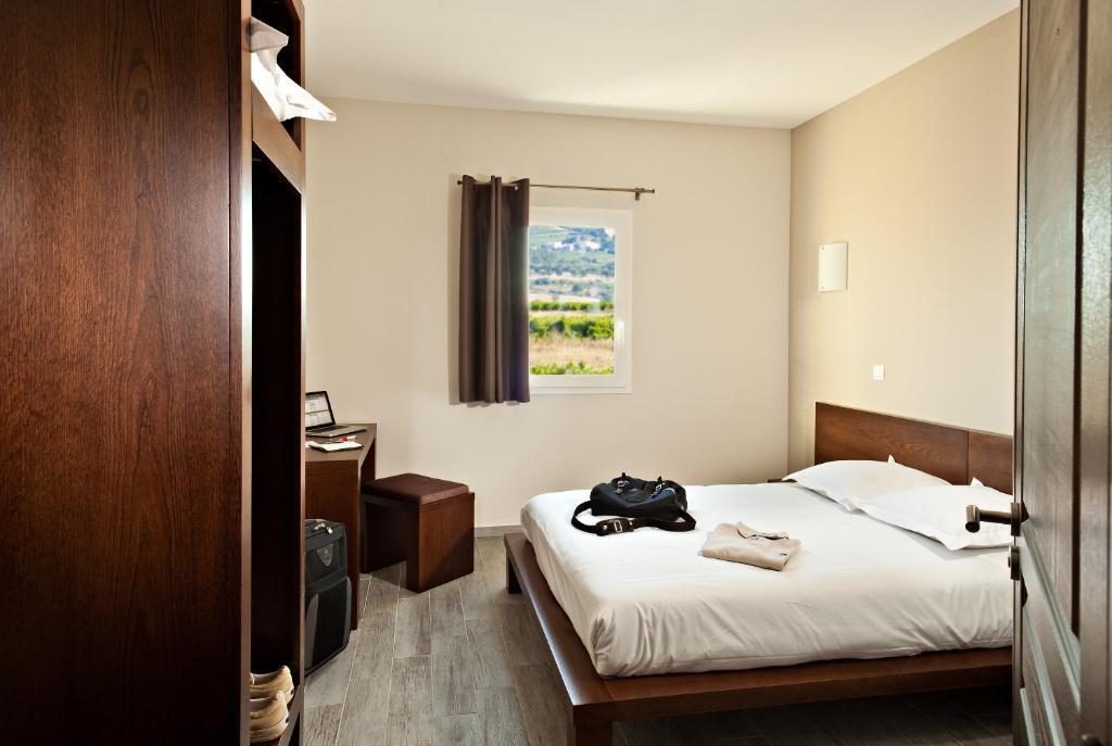Le Ya'Tis Hotel Сен-Лоран-дез-Арбр Стая снимка