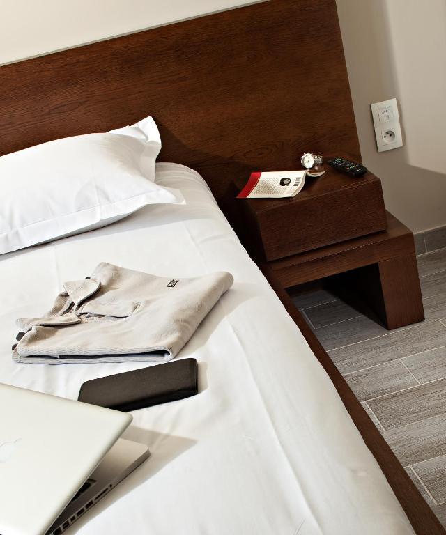 Le Ya'Tis Hotel Сен-Лоран-дез-Арбр Стая снимка