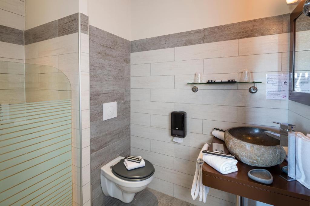Le Ya'Tis Hotel Сен-Лоран-дез-Арбр Стая снимка