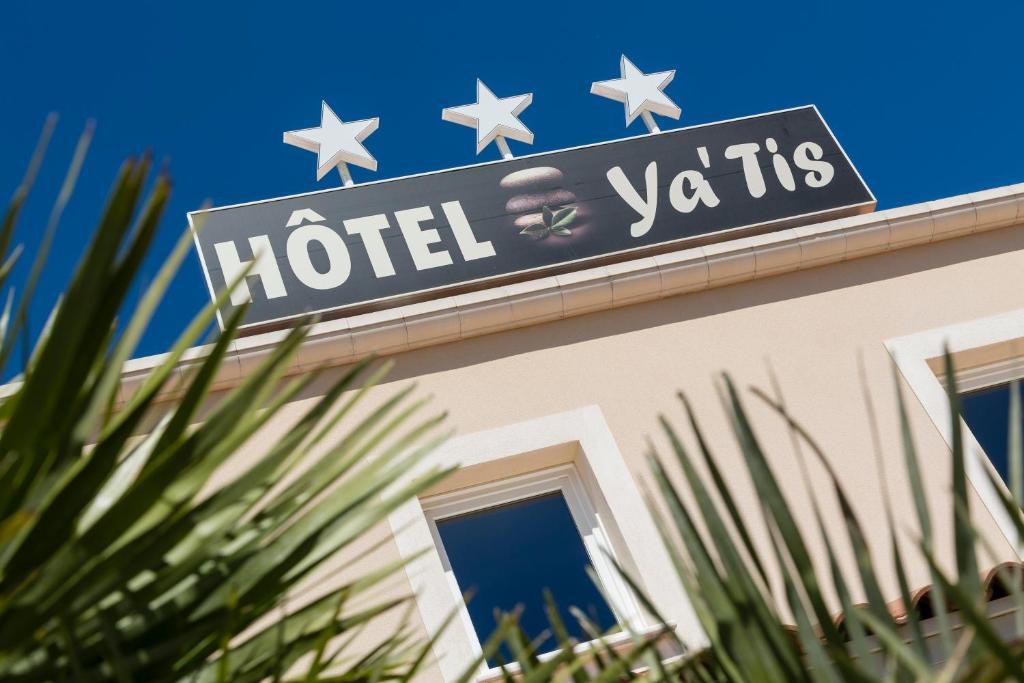 Le Ya'Tis Hotel Сен-Лоран-дез-Арбр Екстериор снимка