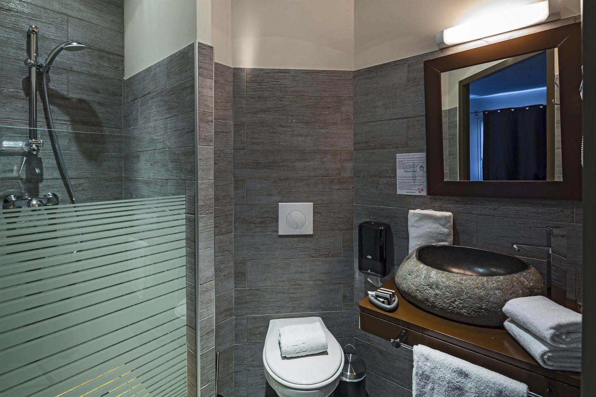 Le Ya'Tis Hotel Сен-Лоран-дез-Арбр Екстериор снимка