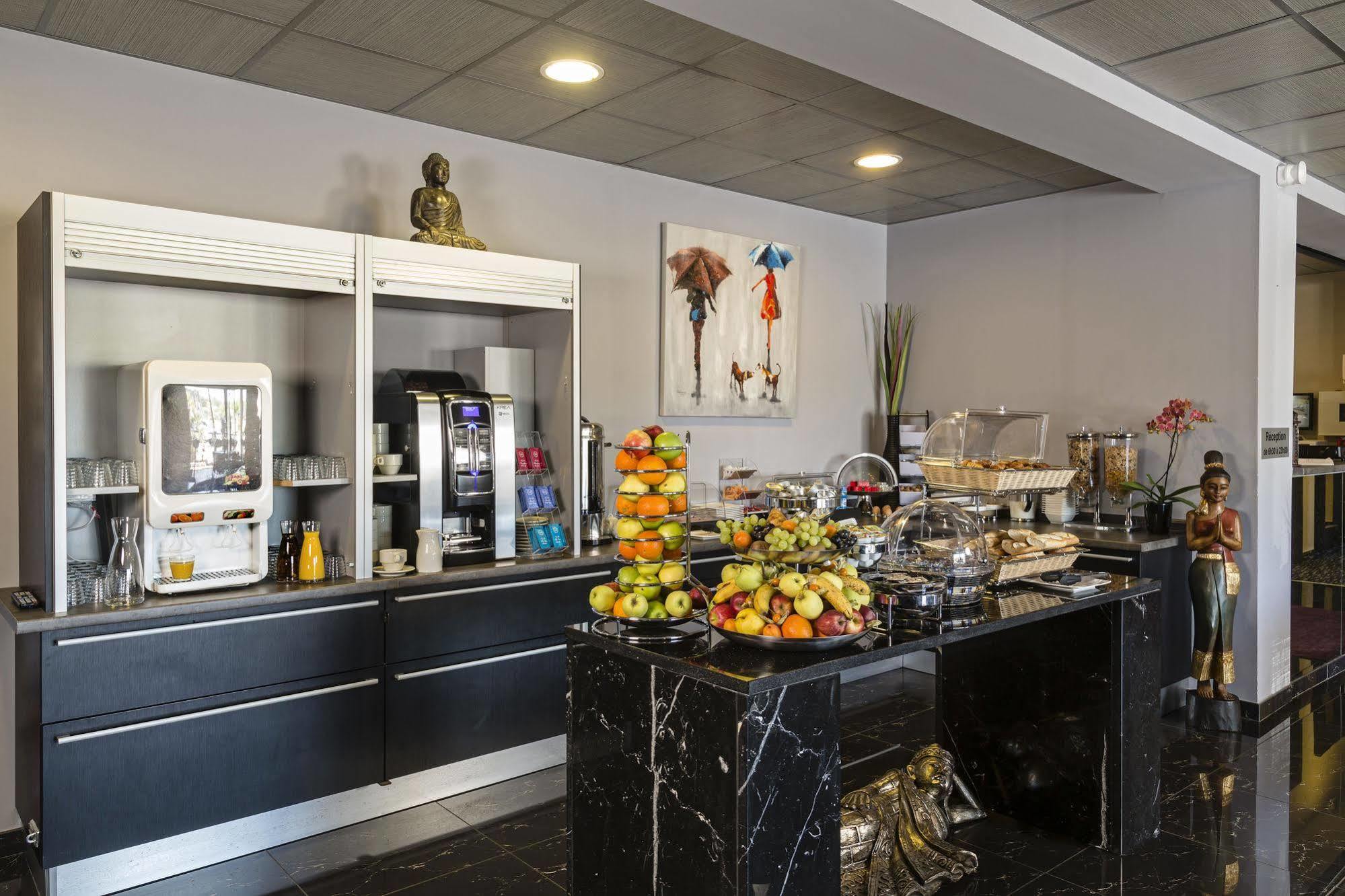 Le Ya'Tis Hotel Сен-Лоран-дез-Арбр Екстериор снимка