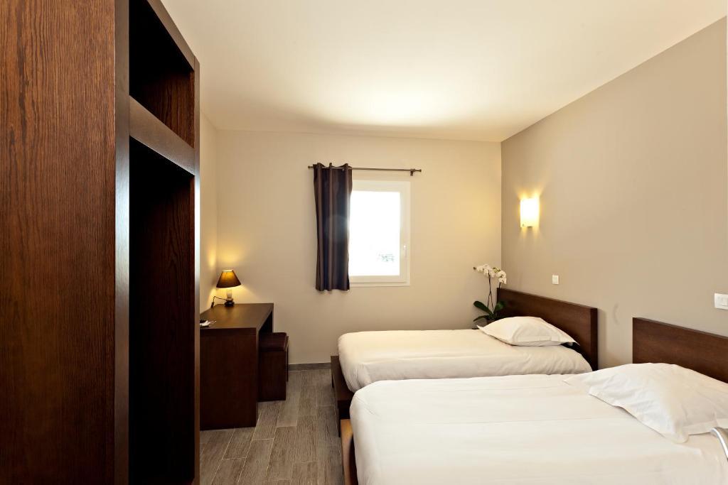 Le Ya'Tis Hotel Сен-Лоран-дез-Арбр Стая снимка